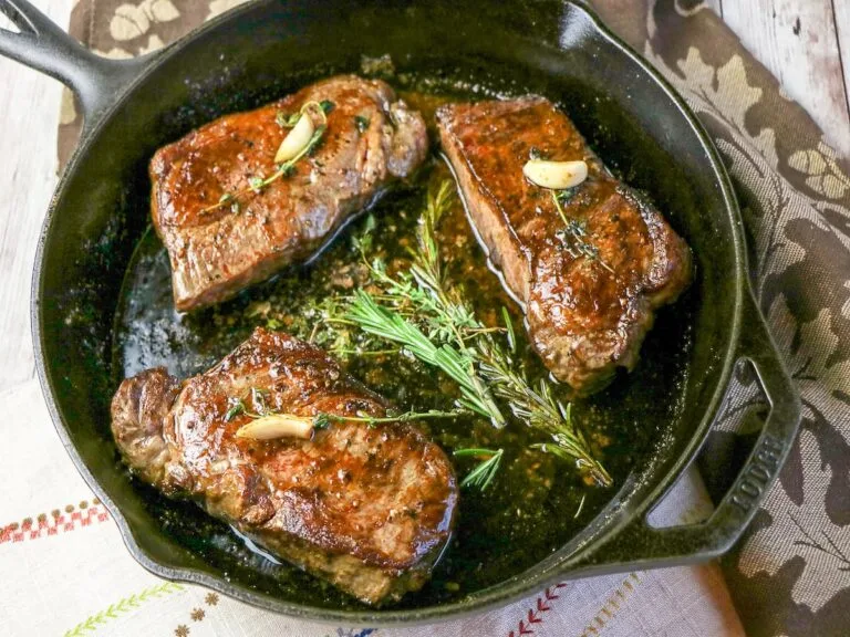 Steak with garlic and rosemary