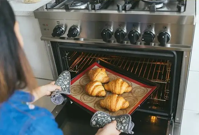 Defrosting frozen croissants in the oven