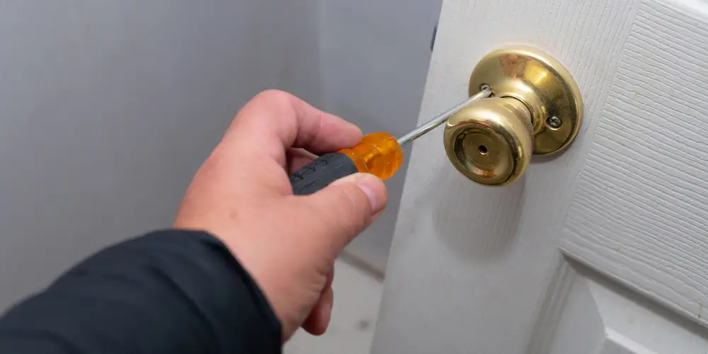 Unlocking a keyhole lock door handle