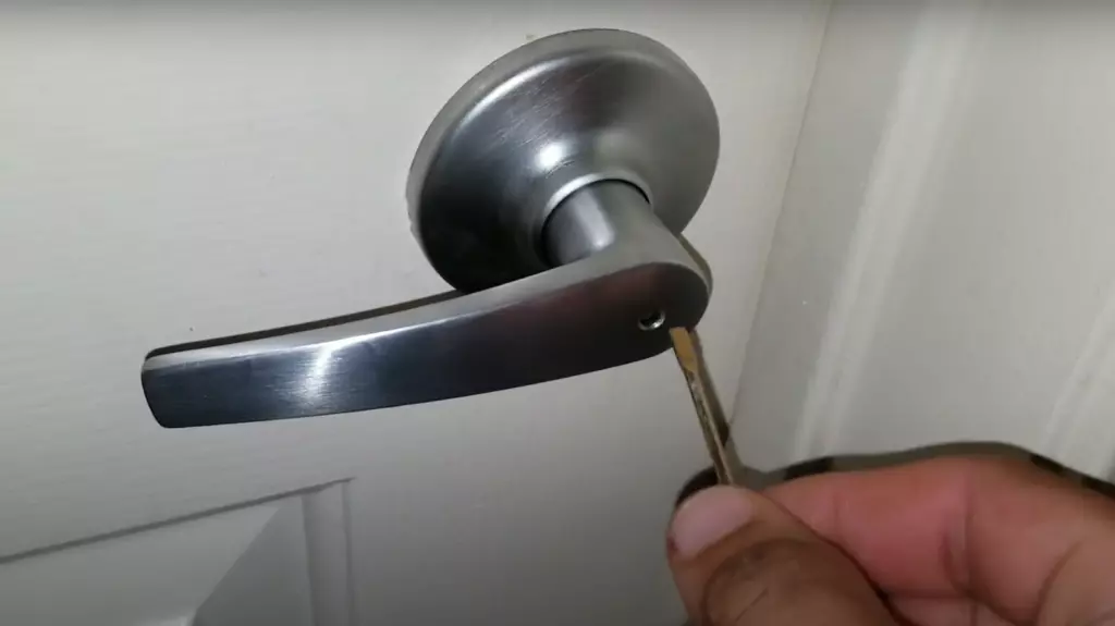 Twist Lock Door Handle