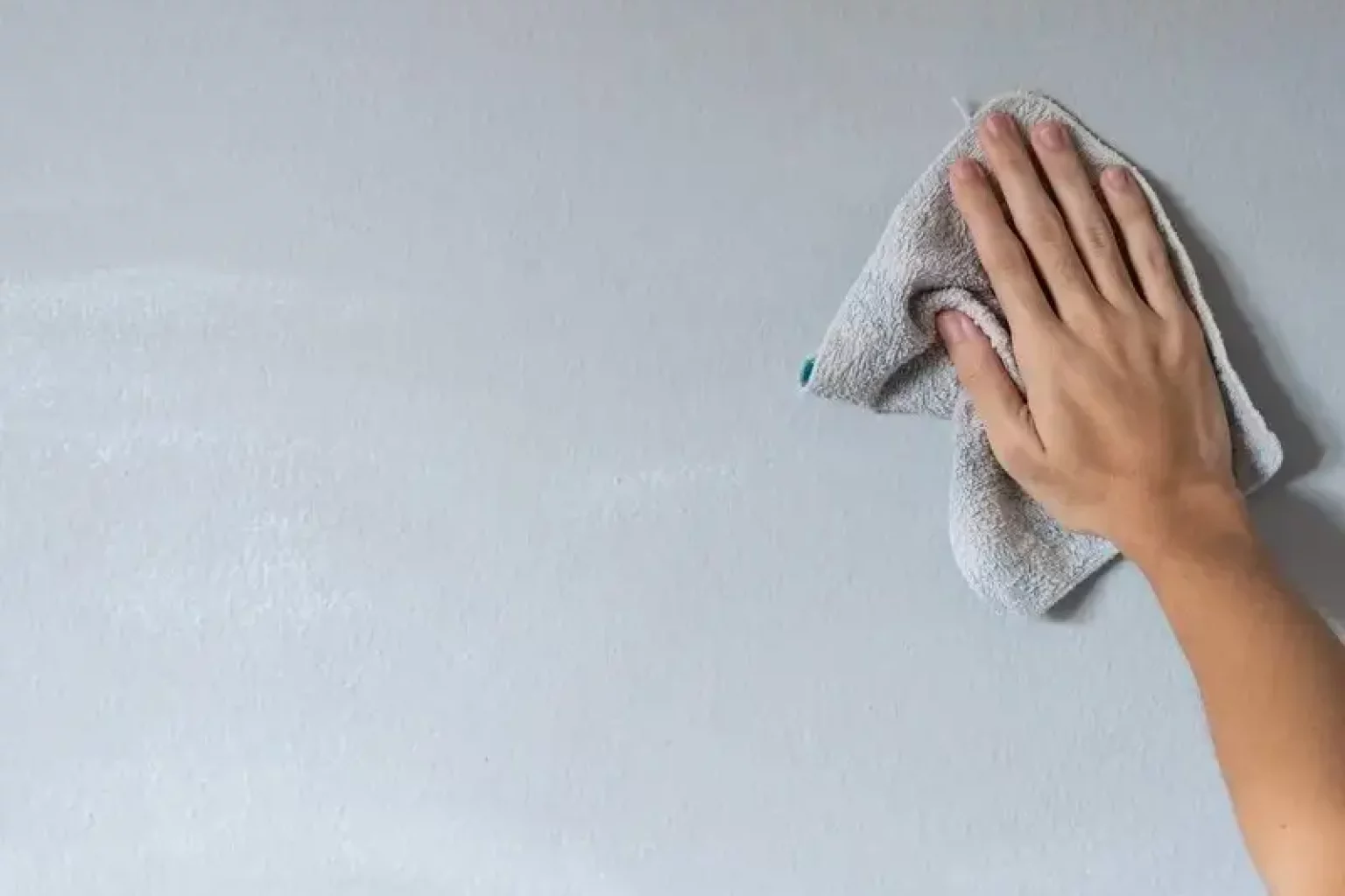 How to Clean Flat Walls